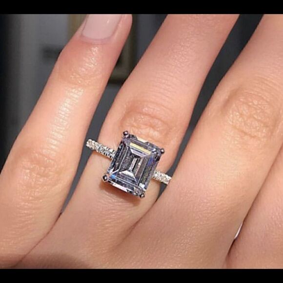 Beautiful 2ct Halo CZ Diamond Ring Size 7 - Picture 2 of 4